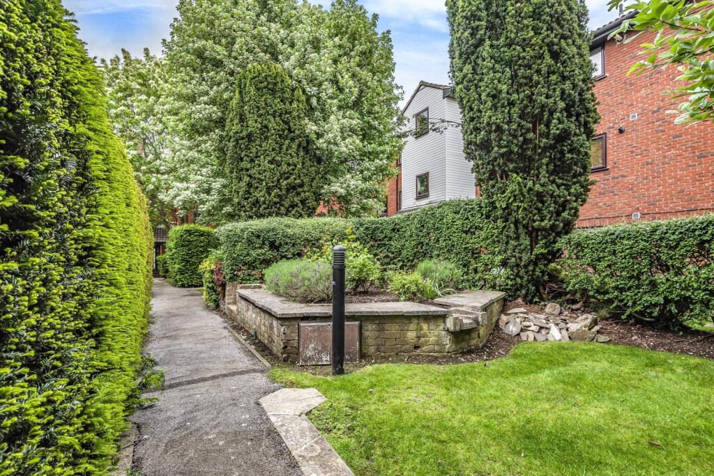 Laleham Road, Shepperton, TW17 photo 2