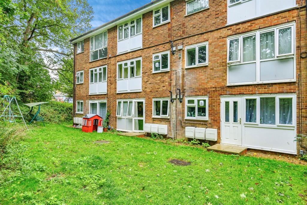 Main image of property: Kimpton Close, Hemel Hempstead