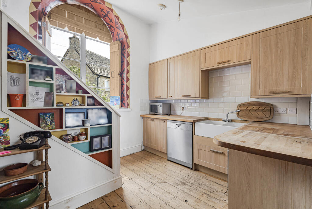 House in Gloucester - View 4