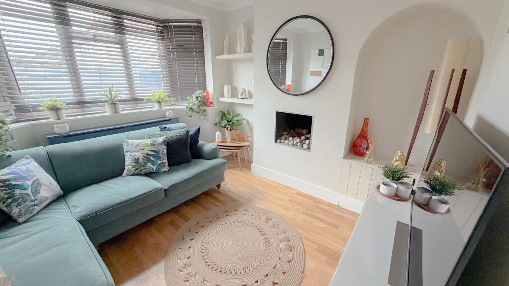 House in Sutton - More