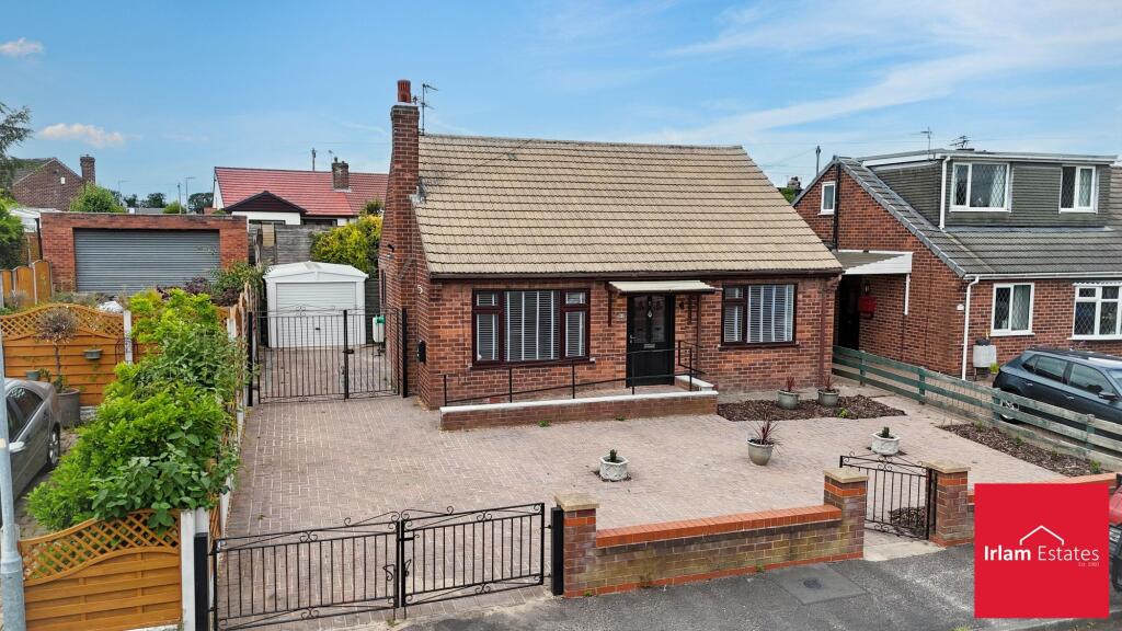 3-bed detached on Ratcliffe Avenue, Irlam, M44, £375,000