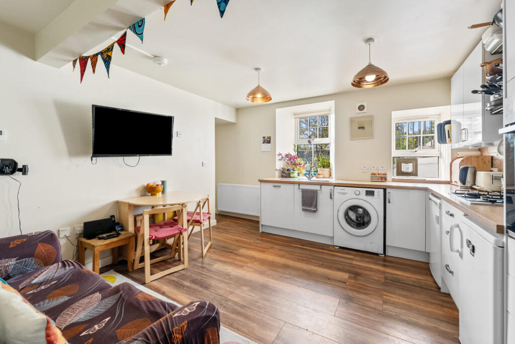 Apartment in Glasgow, Stirling - View 3