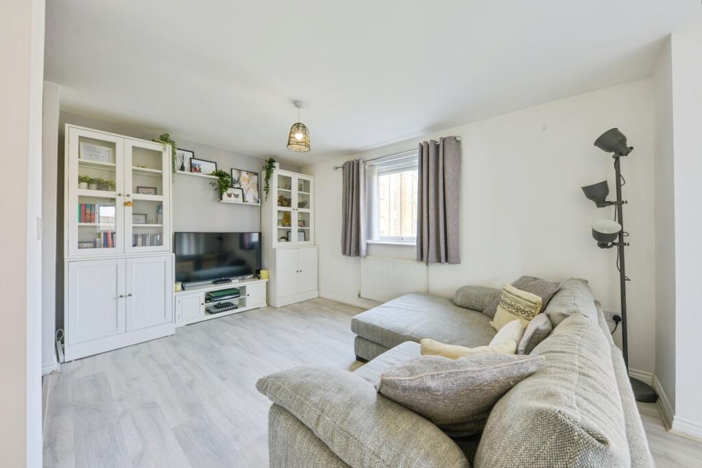Main image of property: Chequers Field, Welwyn Garden City, AL7
