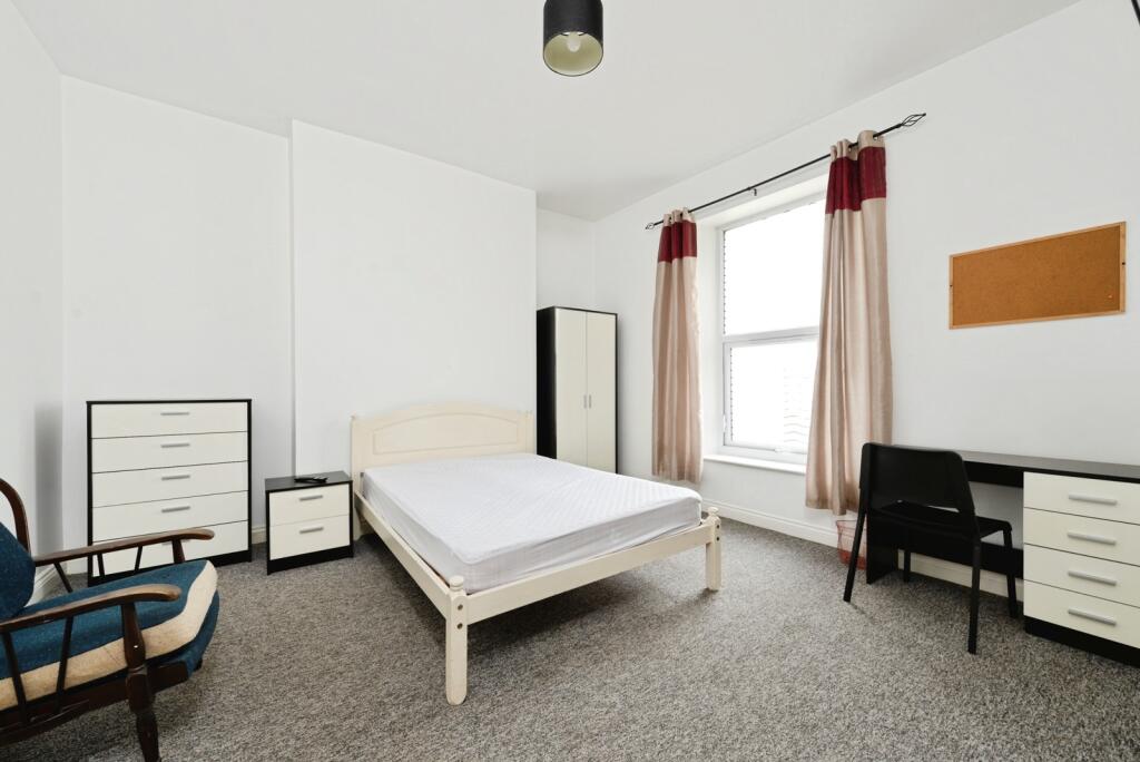 House in Plymouth, Greenbank - More