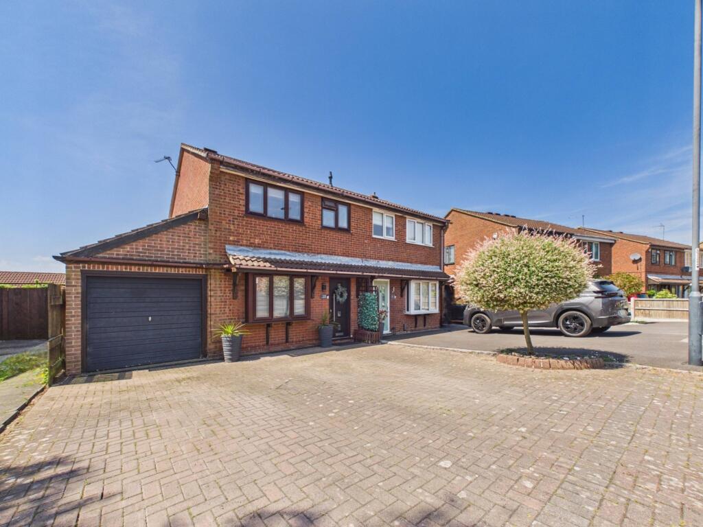 4-bed semi-detached on Timbersbrook Close, Oakwood, £235,000