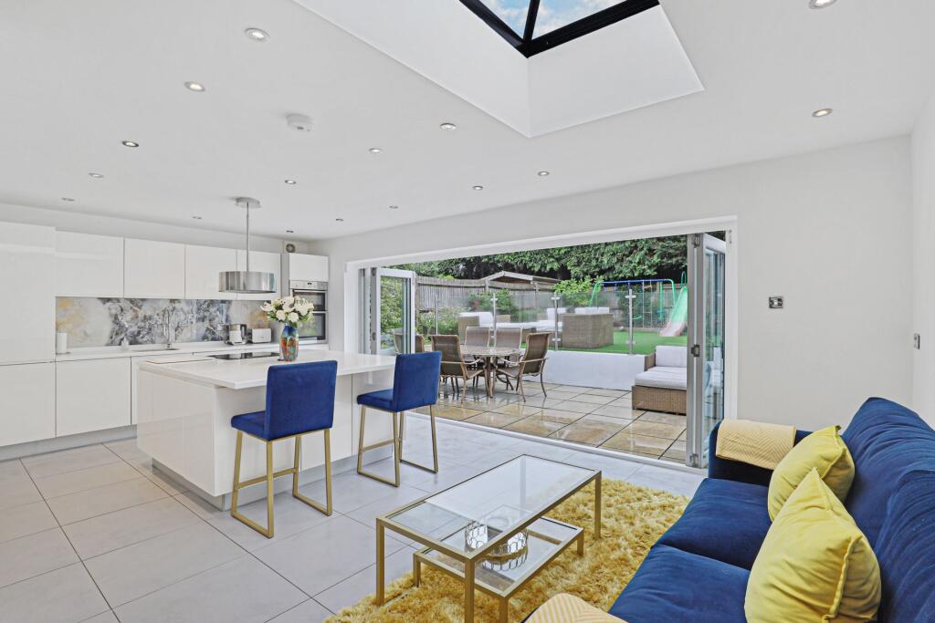 House in Epping Forest, Buckhurst Hill - View 2