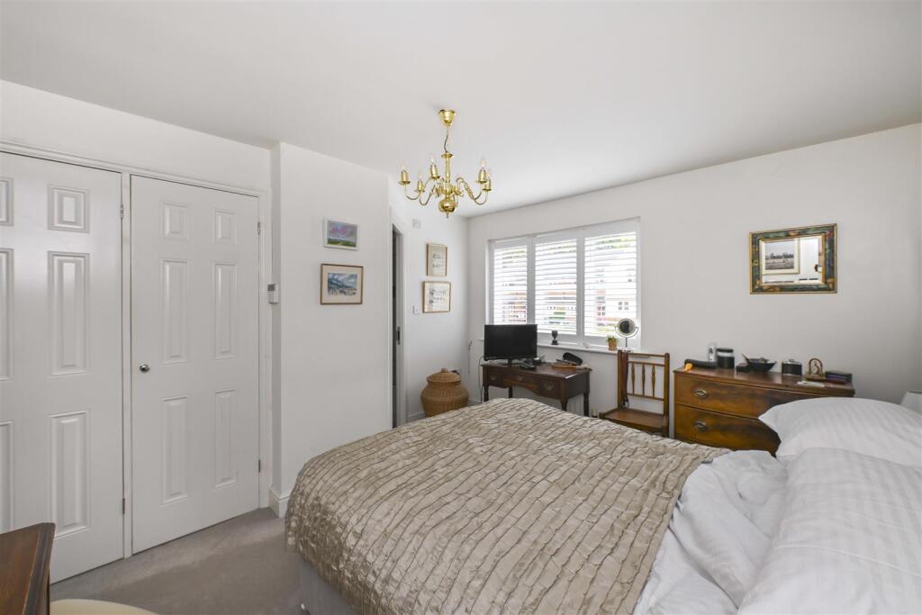 House in Dacorum, Markyate - More