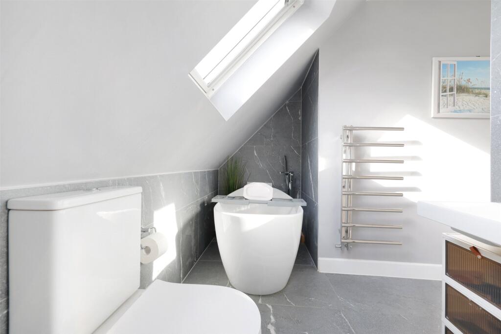 House in Tandridge, Holland, Oxted - More