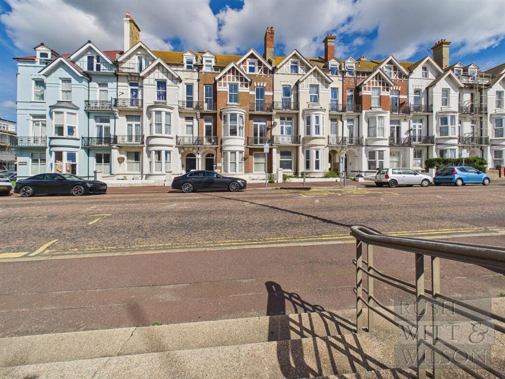 1-bed flat on Marina, Bexhill-On-Sea, £175,000