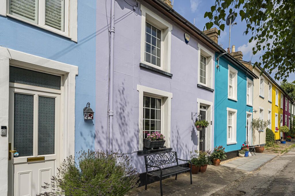 Main image of property: Whinbush Grove, Hitchin, Hertfordshire, SG5