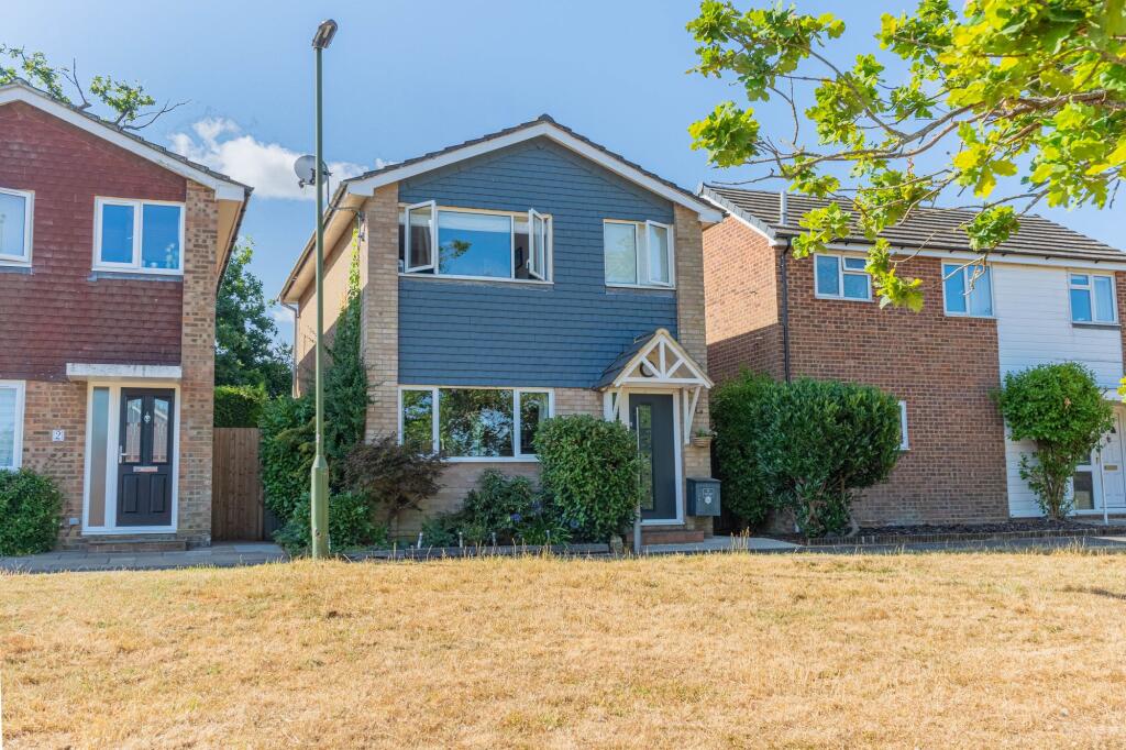3-bed detached on Views Path, Haywards Heath, RH16, £400,000