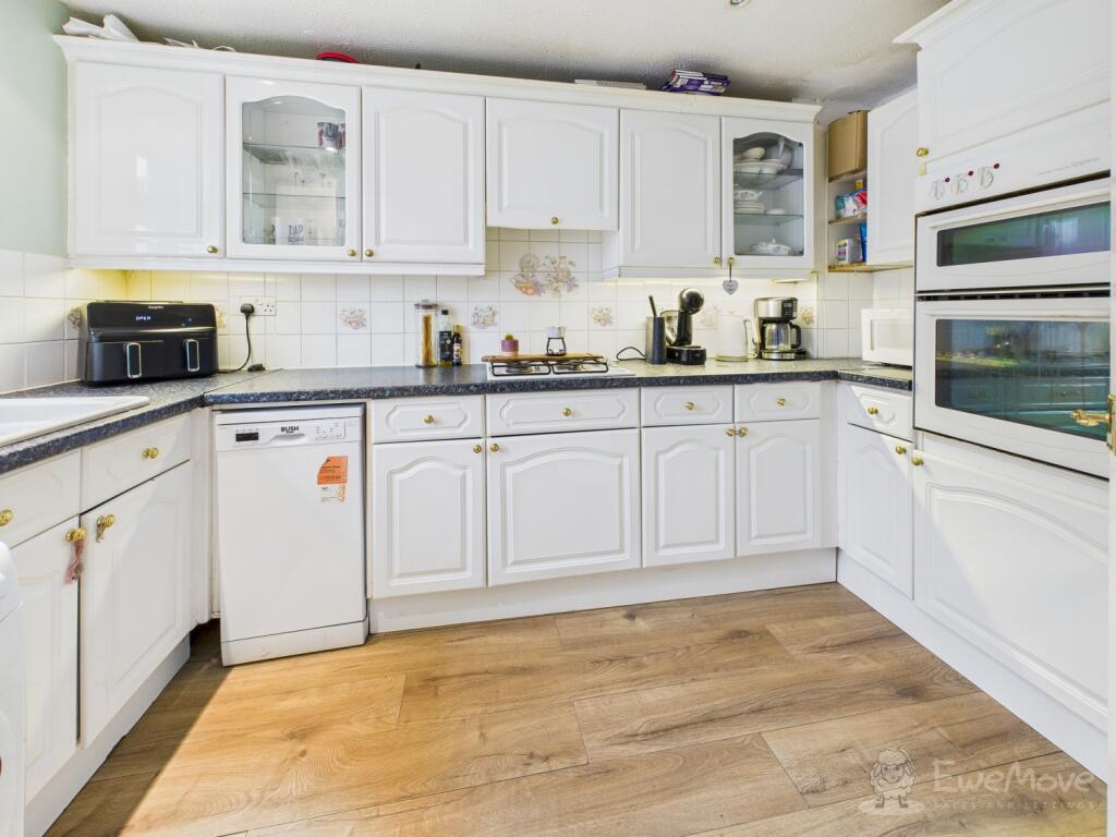 Five Acres Close, Lindford, Bordon, Hampshire, GU35 photo 4