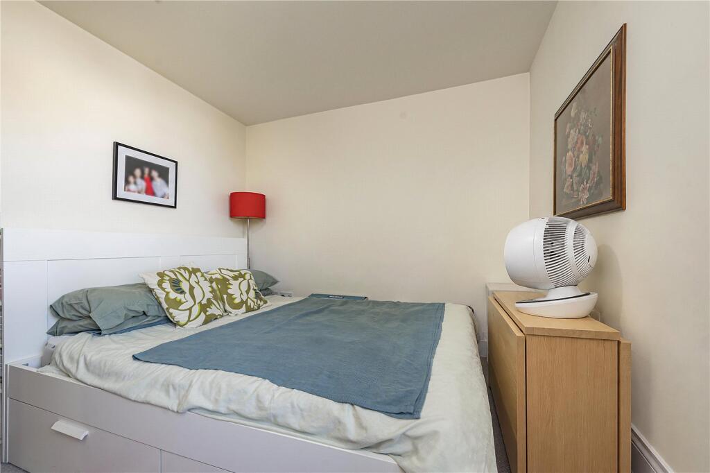 Apartment in Twickenham - More