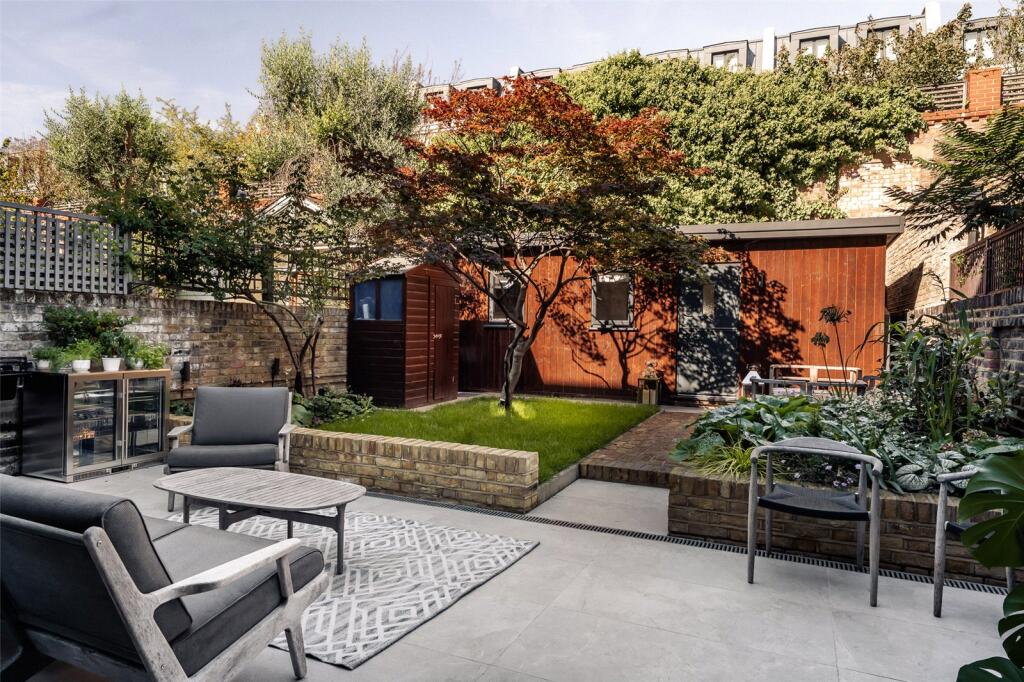 House in London, Walham Green, Fulham - More