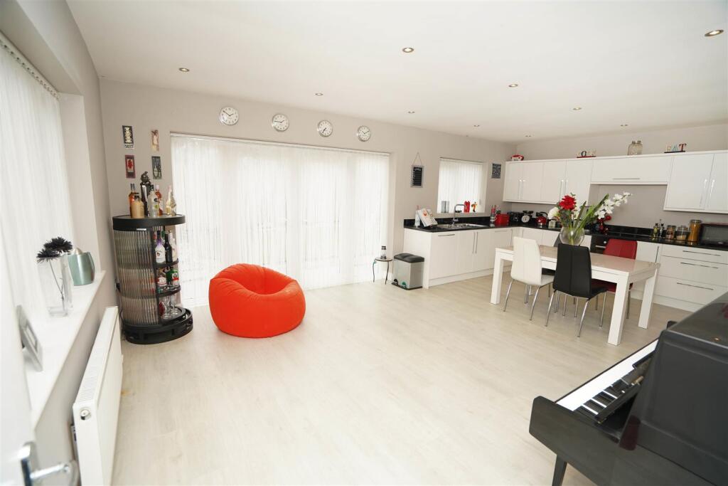 Hambleden Close, Ladybridge, Bolton photo 4