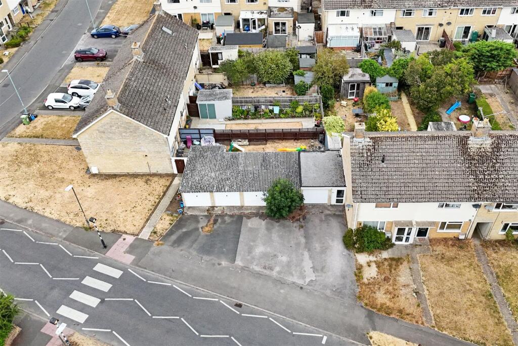 4 Garages + Forecourt | Cirencester - View 5