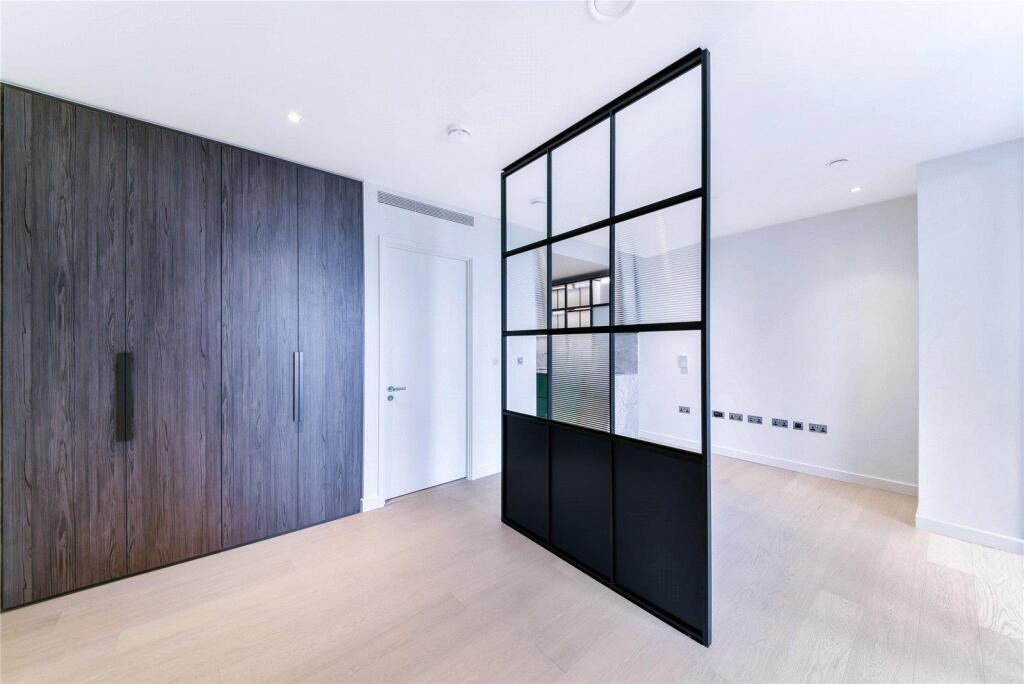 Main image of property: The Wardian, Canary Wharf