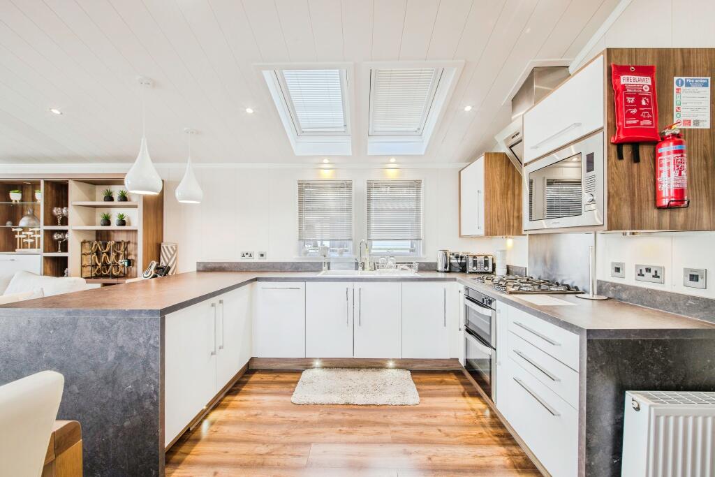 937 haven crest, Tenby, SA70 photo 3