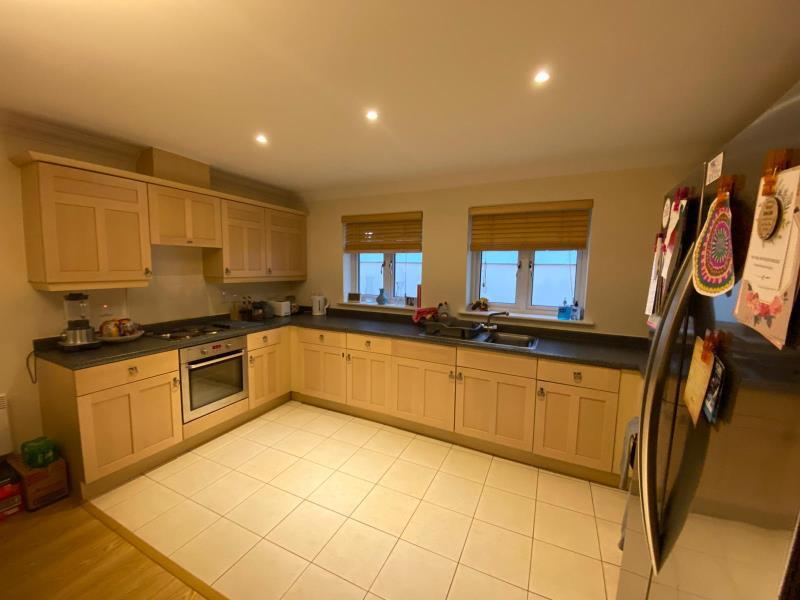 Apartment in Woking, Surrey - View 2