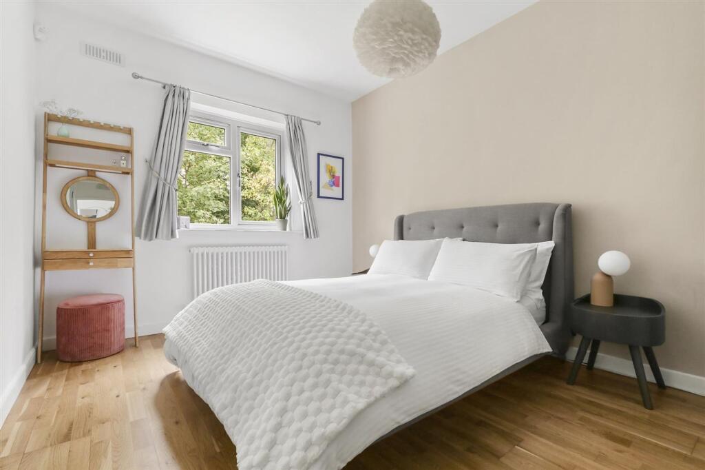 Apartment in London, Stroud Green - View 3