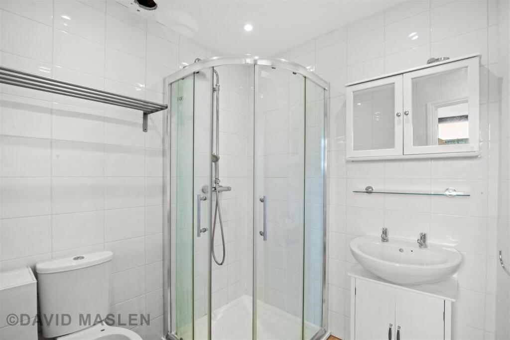 House in Brighton, Woodingdean - More