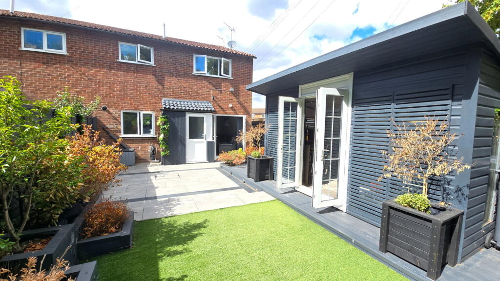 Main image of property: Walton Way, Newbury, RG14 2LL