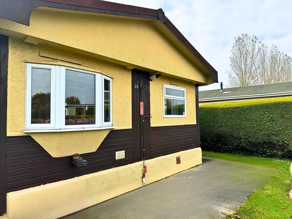 2-bed caravan on 29 Marshmoor Park, Marshmoor Park, Great Bricett, Ipswich, Suffolk, IP7 7BZ, £99,950