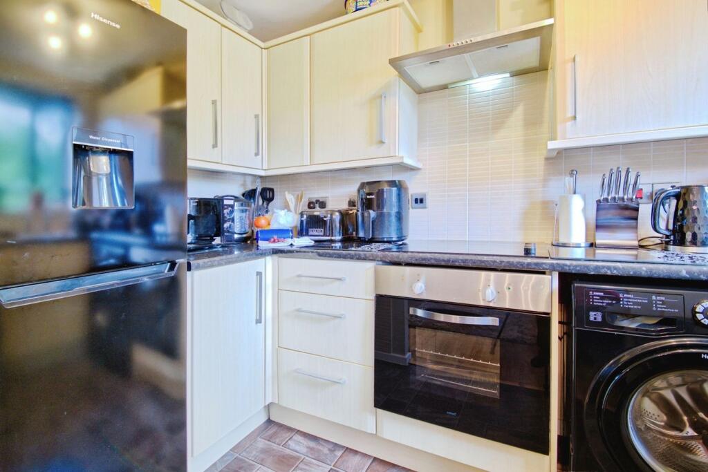 Apartment in Southend-on-Sea - View 5