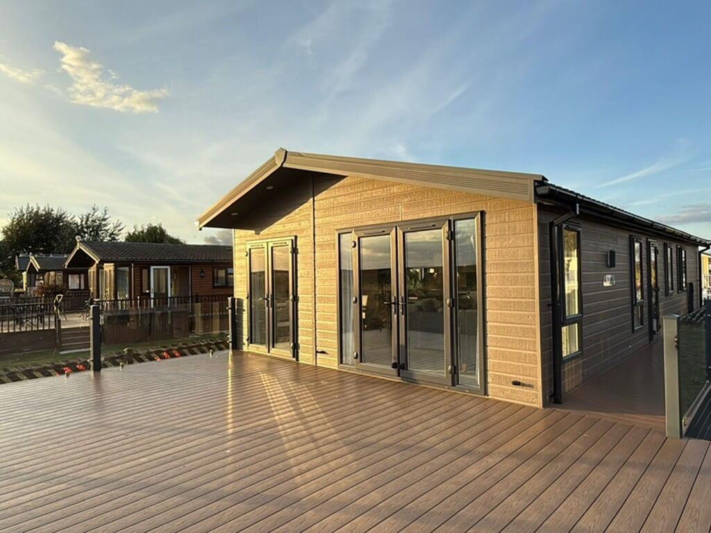 2-bed caravan on Saltmarsh Point, Osea Leisure Park, Goldhanger Road, CM9, £239,995