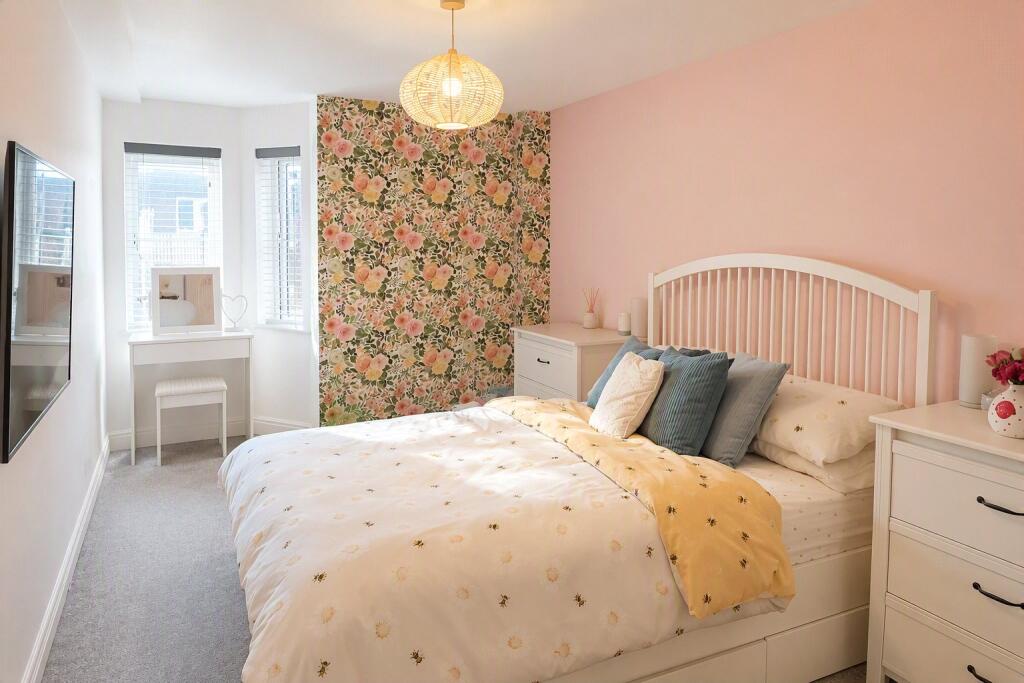Apartment in Reading - View 4