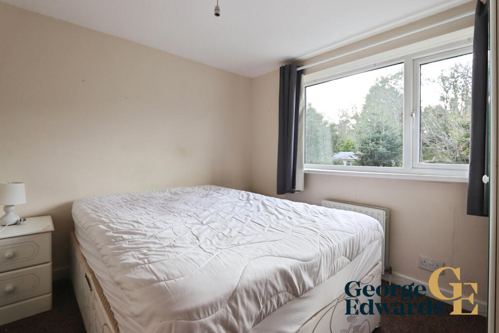 Main image of property: Room in 26 Albert Street Haverfordwest SA61 1TB