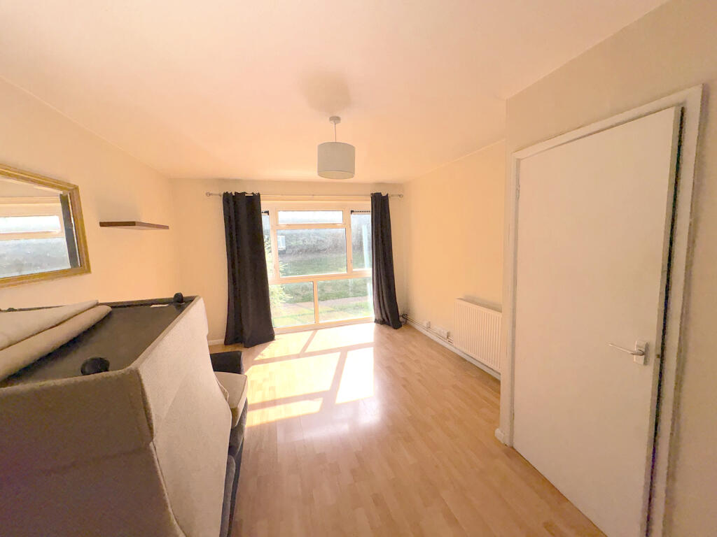 Apartment in Mole Valley, Surrey - More
