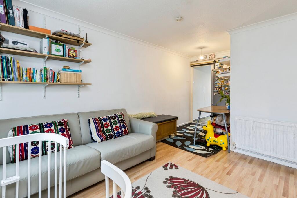 Apartment in Crawley, Broadfield - View 2
