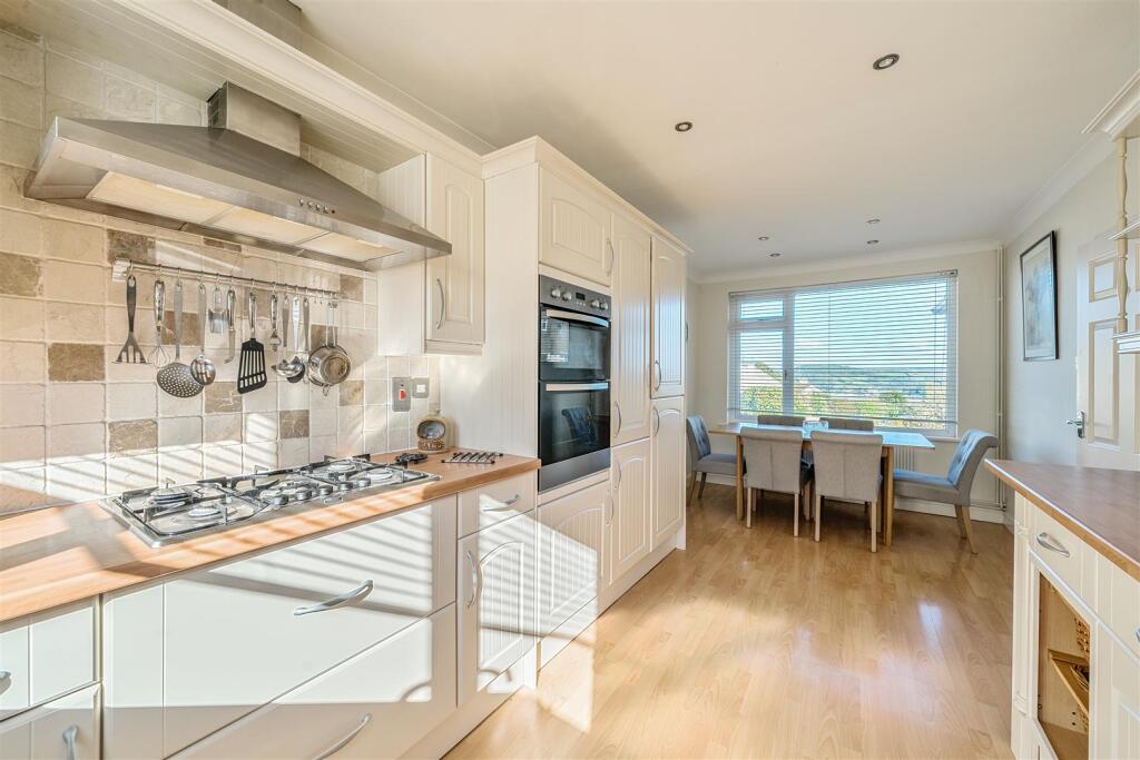 Upper Churston Rise, Seaton photo 4