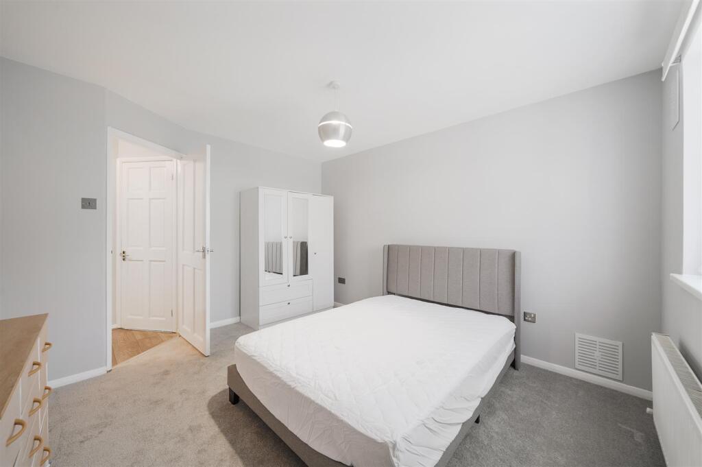 Apartment in Harrow - View 4