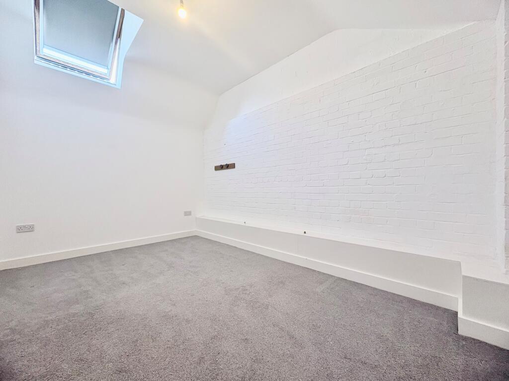 Apartment in East Hertfordshire, Ware - More