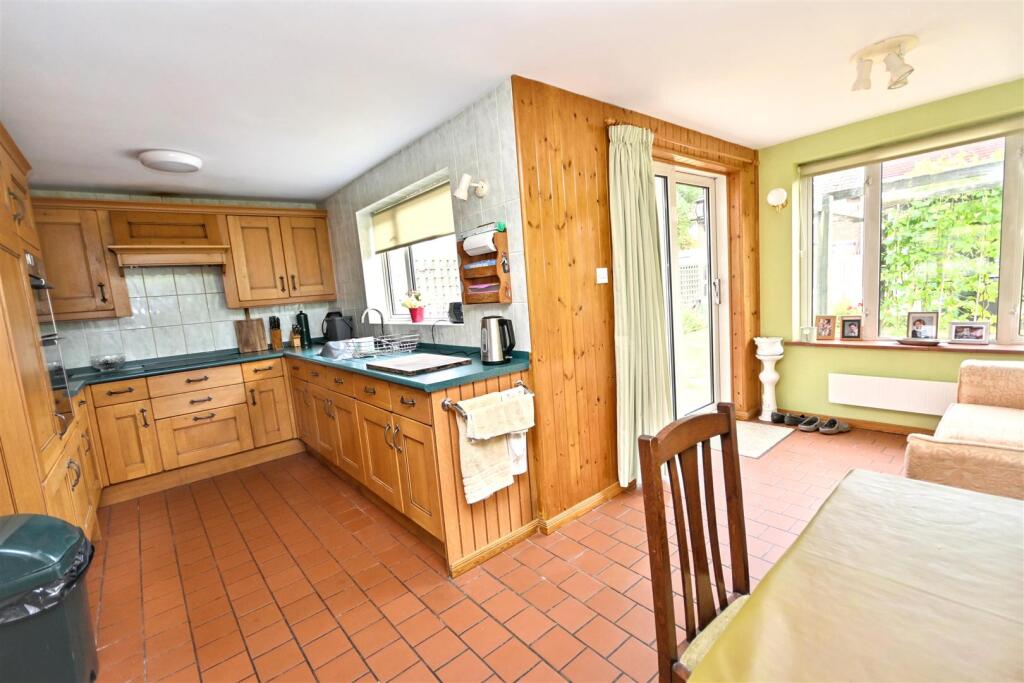 House in Eastbourne, Langney Village - More