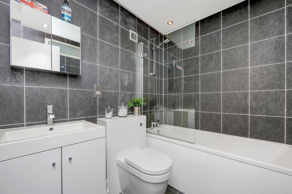 Apartment in London - More