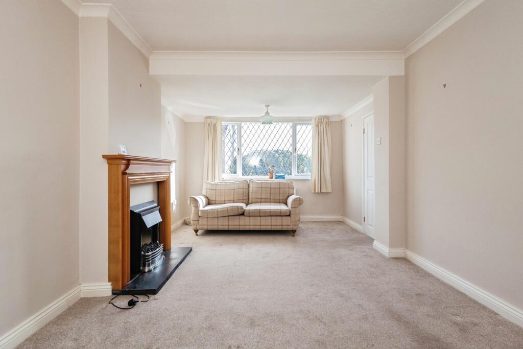 House in Tameside, Greater Manchester - View 4