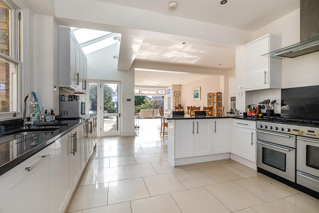 King Edwards Grove, Teddington, TW11 photo 4