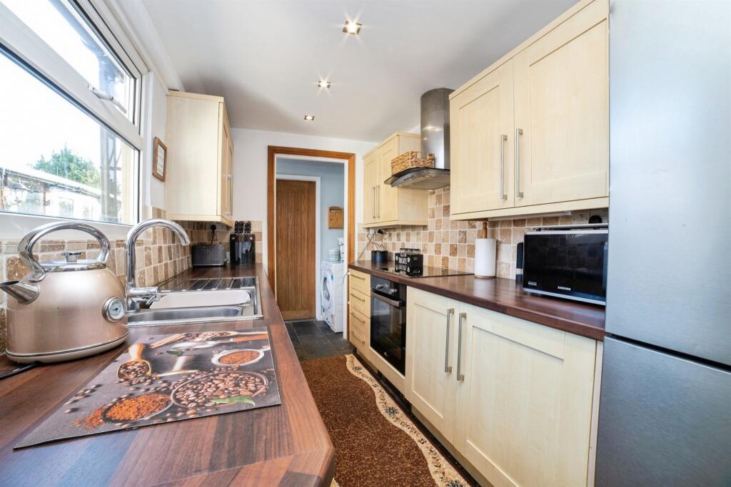 Lucknow Drive, Sutton-In-Ashfield photo 2
