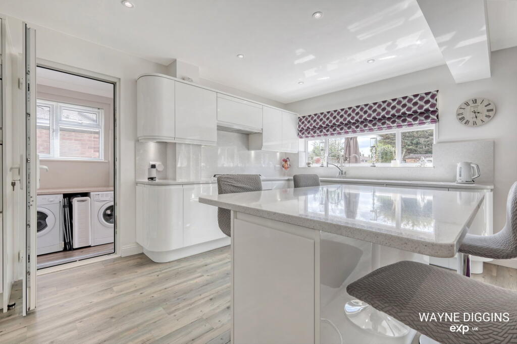 House in Romford - More