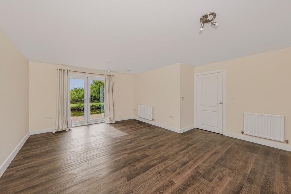 Apartment in Stoke-on-Trent - View 4
