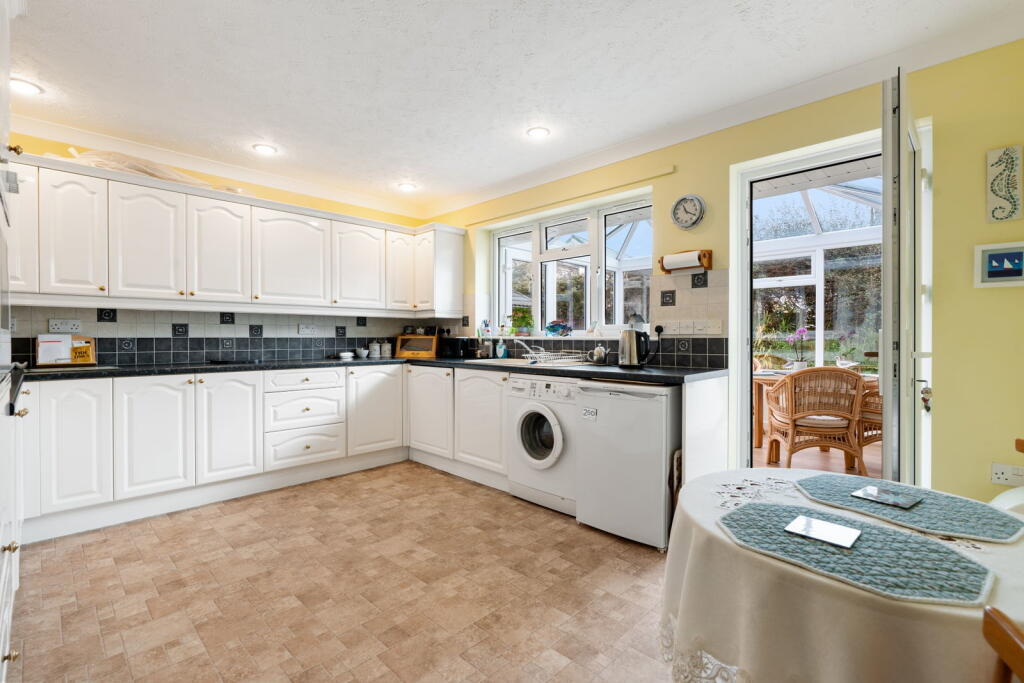 7, Longfield Drive, Camelford PL32 photo 3