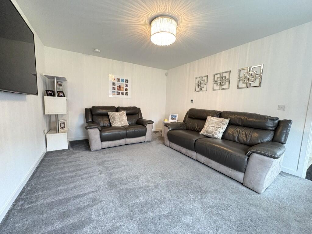 Twister Crescent, Larkhall, Lanarkshire, ML9 photo 4