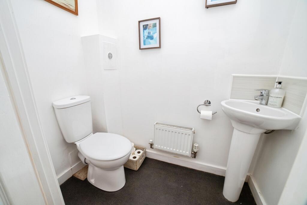 House in Ashfield, Sutton in Ashfield, Nottinghamshire - View 3