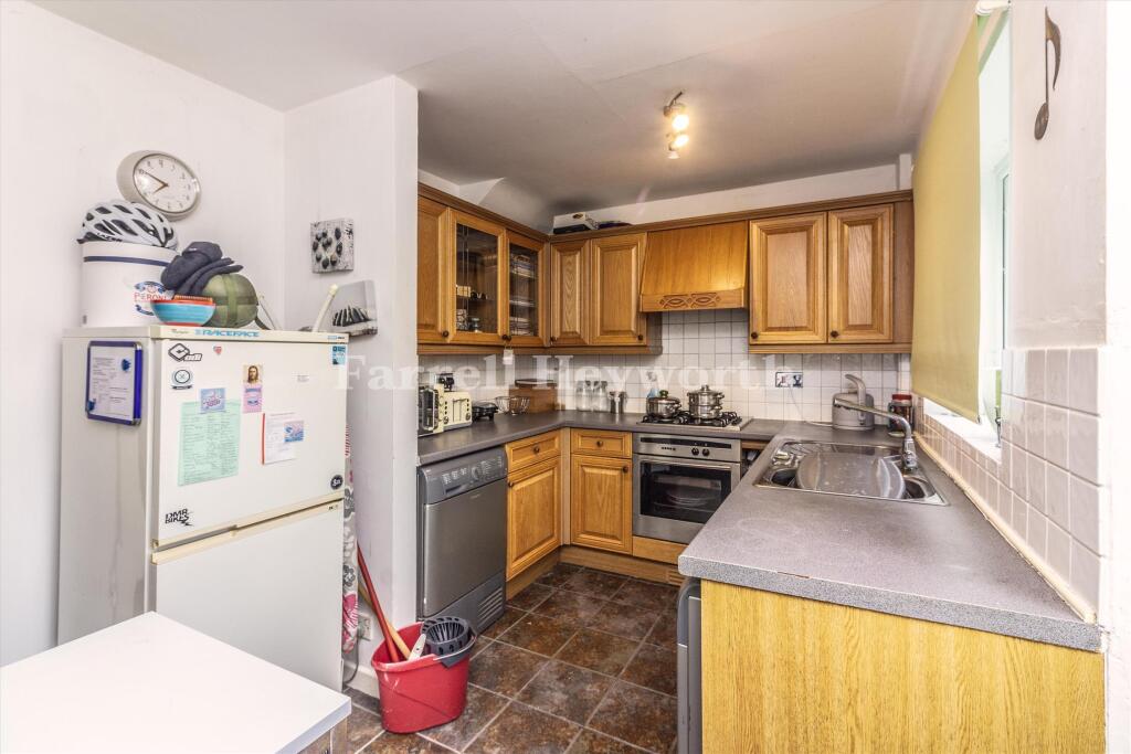 75 Lords Croft, Clayton-Le-Woods, Chorley, Lancashire PR6 7TR photo 4