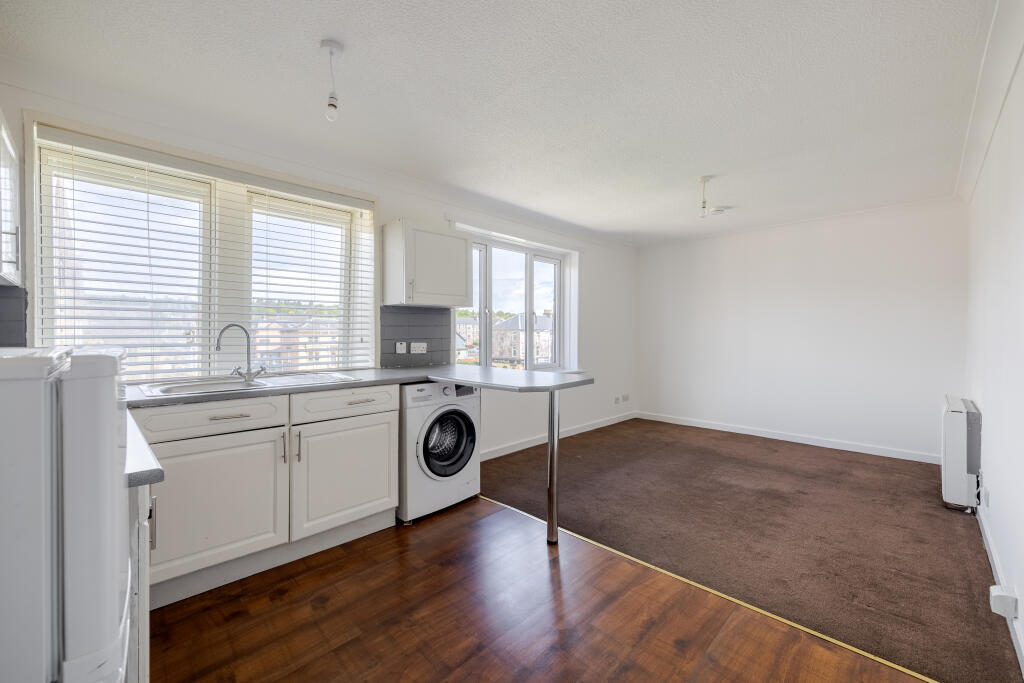 Apartment in Helensburgh, Craigendoran - View 3
