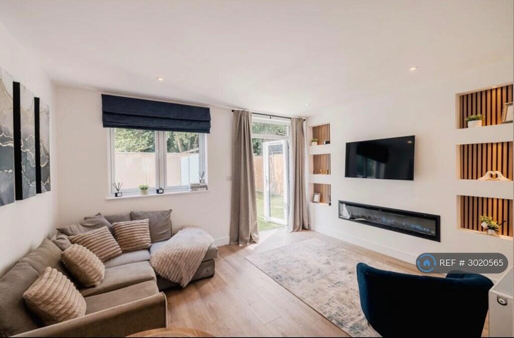 House in Croydon - More