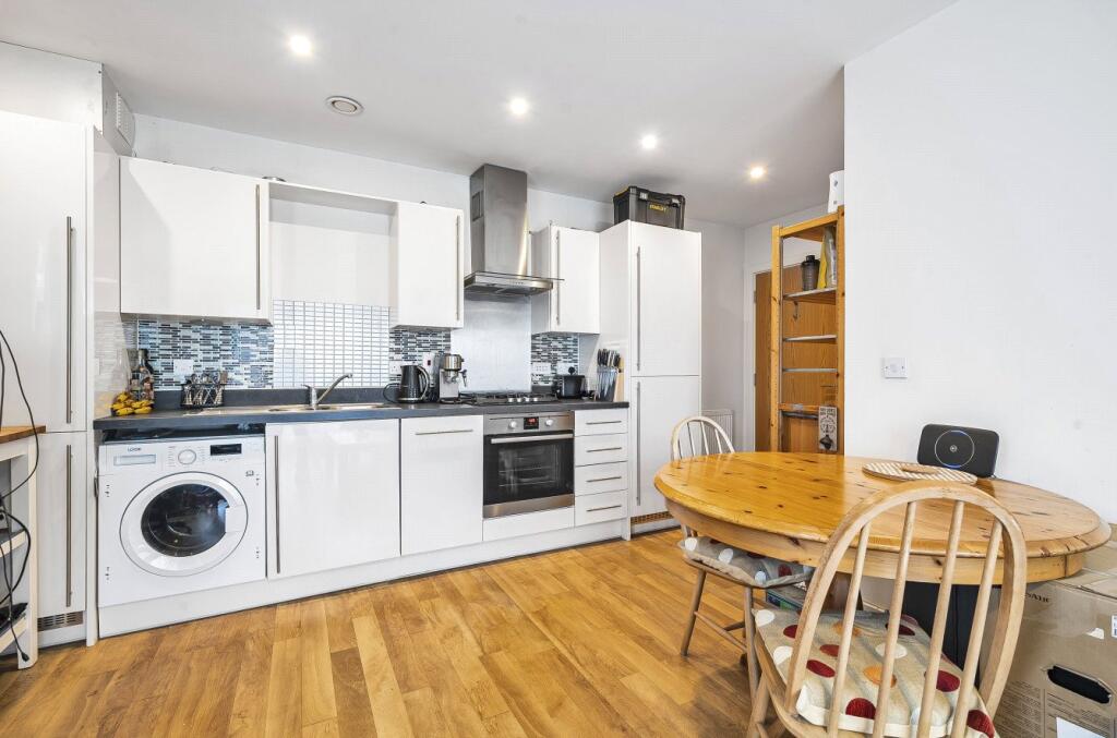 Apartment in Guildford, Surrey - View 5